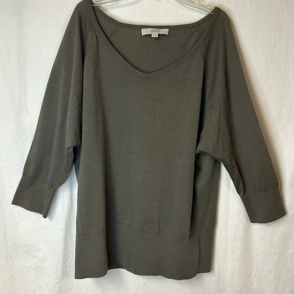 LOFT Women’s Sweater Size XL Lightweight Taupe 3/4 Sleeve Boatneck